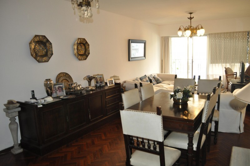 Apartamento de 2 dorm. en venta en Edificio Club Banco República, Benito Blanco esq. Buxareo, Pocitos